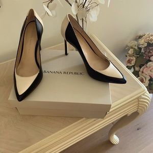 Banana Republic Heeled Pumps